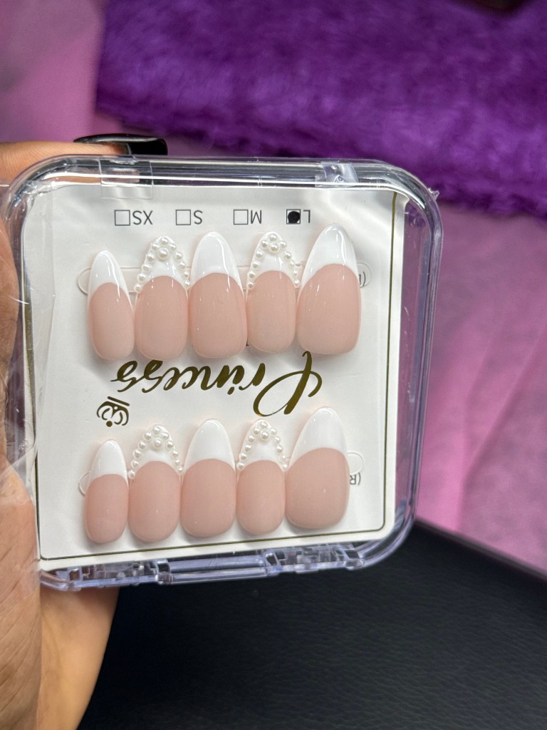 Press-On Pearl French